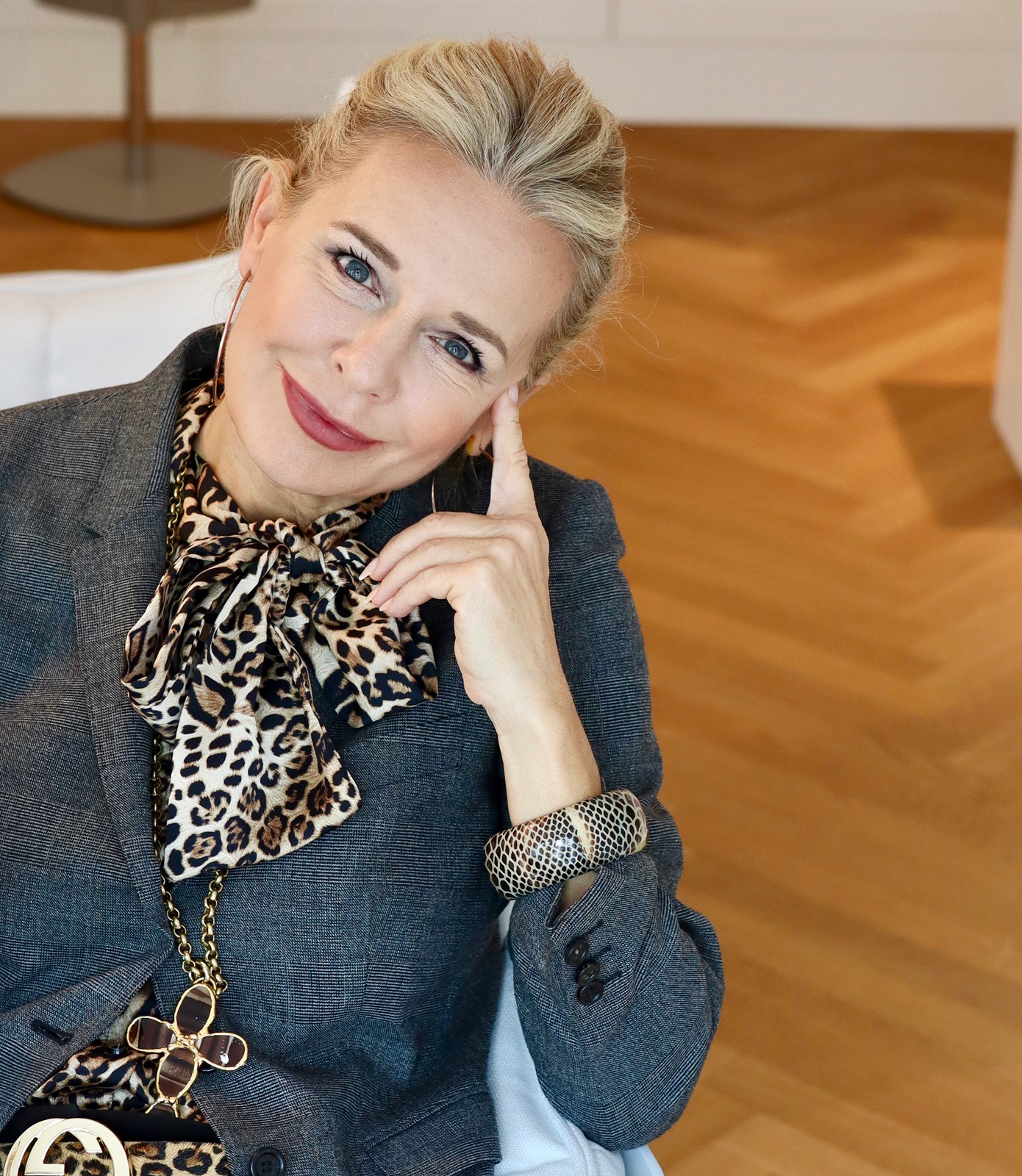Bibi Horst ist Content Creator und Herausgeber des bekannten Blogs Schokoladenjahre, der Blog für Frauen 45plus, die sich für Styling, Beauty, tolle Hotels und viel Vitality interessieren